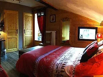Logis Les Ancolies Otel 3*