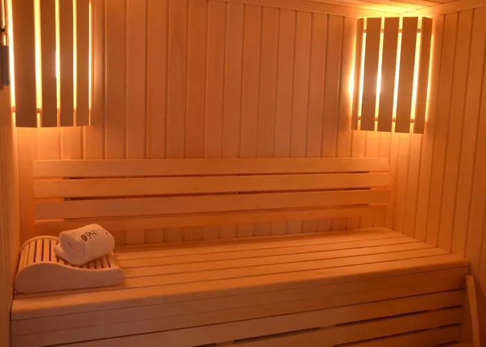 Logis Les Ancolies Otel 3*