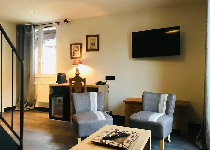 Logis Les Ancolies Otel